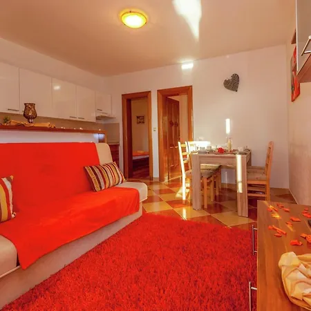 Spacious In With Swimming Pool * Dramalj
