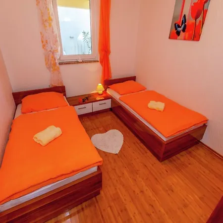 Spacious In With Swimming Pool Apartment