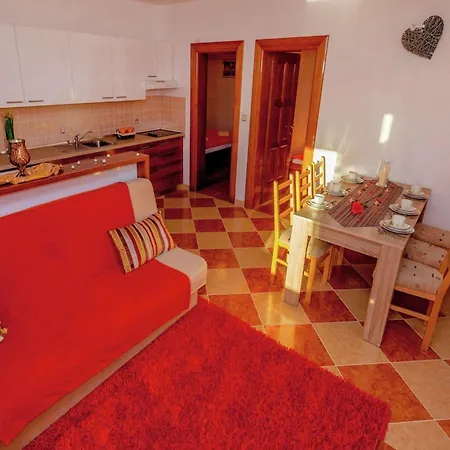Apartment Spacious In With Swimming Pool