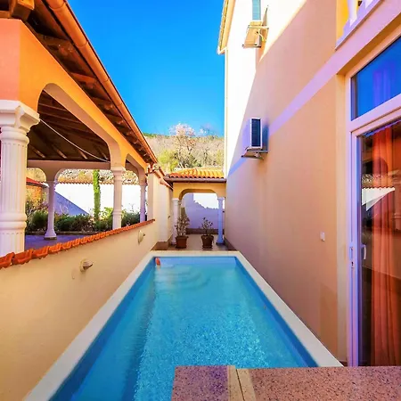 Apartment Spacious In With Swimming Pool *