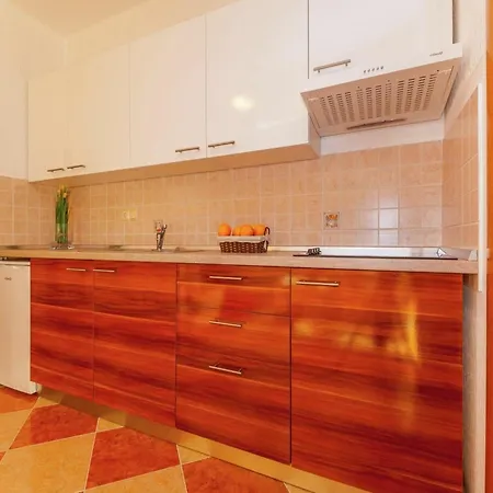 Spacious In With Swimming Pool Apartment Dramalj