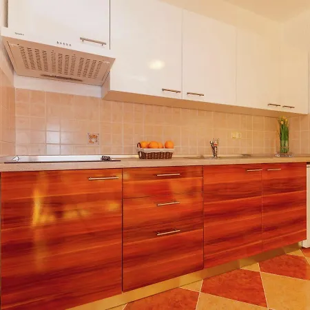 Spacious In With Swimming Pool Apartment *