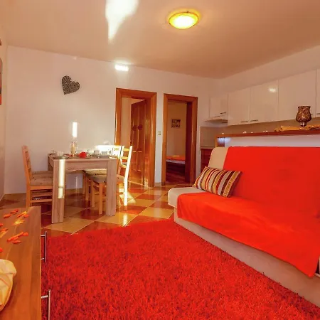 Apartment Spacious In With Swimming Pool