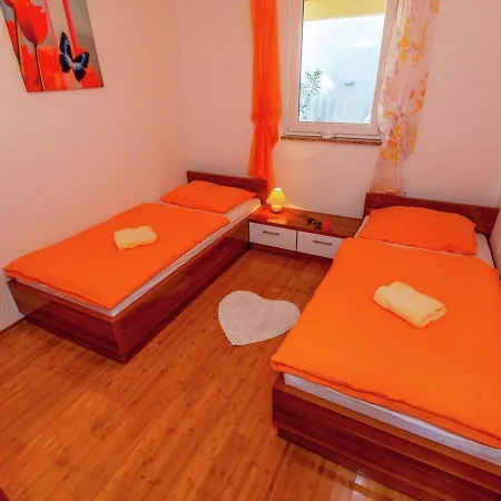 Spacious In With Swimming Pool *